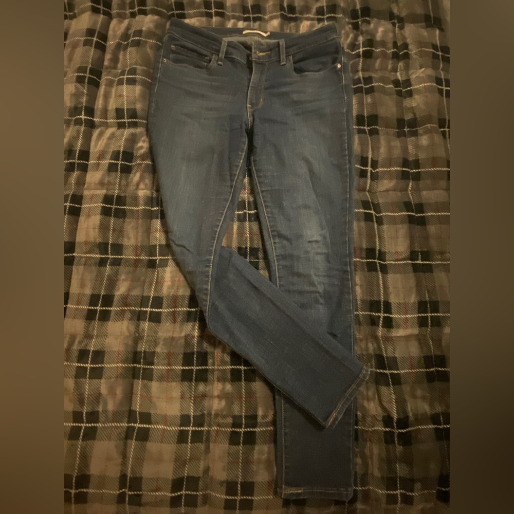 Levi’s women’s dark blue jeans.